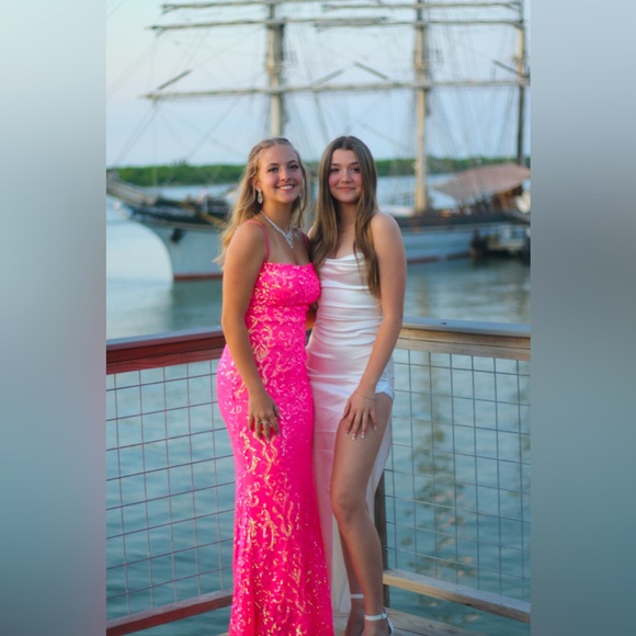 Meet your Posher, Gabby - Picture 1 of 4